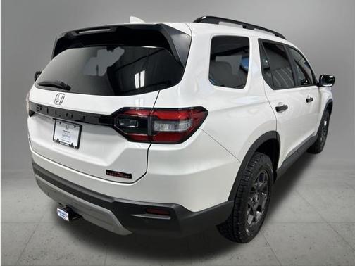 Platinum White Pearl 2024 Honda Pilot TrailSport