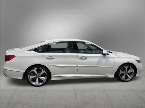 Platinum White Pearl 2018 Honda Accord Touring 2.0T