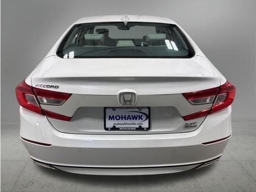 Platinum White Pearl 2018 Honda Accord Touring 2.0T