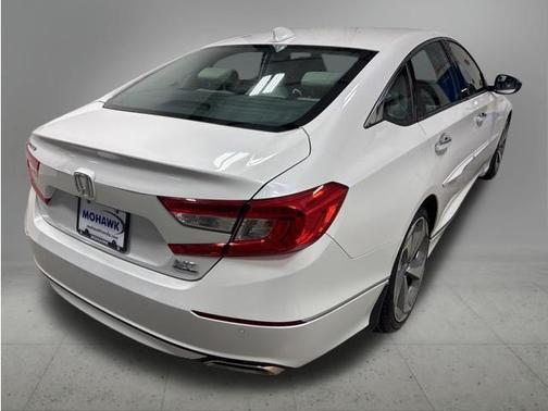 Platinum White Pearl 2018 Honda Accord Touring 2.0T