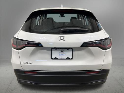Platinum White Pearl 2024 Honda HR-V LX