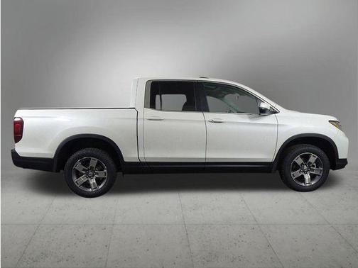 White 2026 Honda Ridgeline RTL