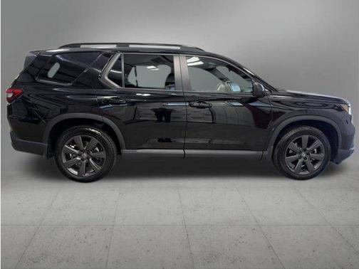 Crystal Black Pearl 2025 Honda Pilot Sport