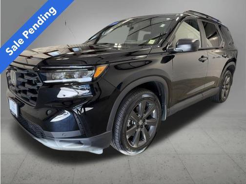 Crystal Black Pearl 2025 Honda Pilot Sport