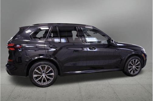 2024 BMW X5 M60i