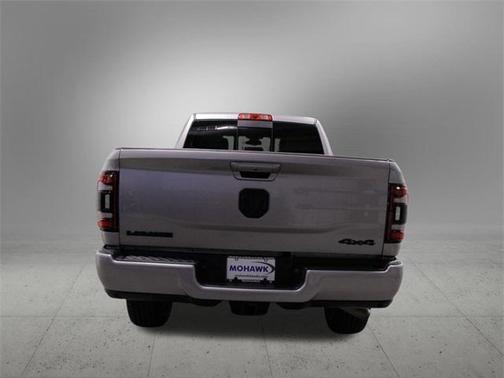 2022 RAM 2500 Laramie Crew Cab 4x4 6'4' Box