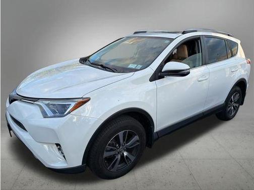 Super White 2017 Toyota RAV4 XLE