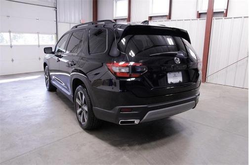 2023 Honda Pilot Touring 8-Passenger