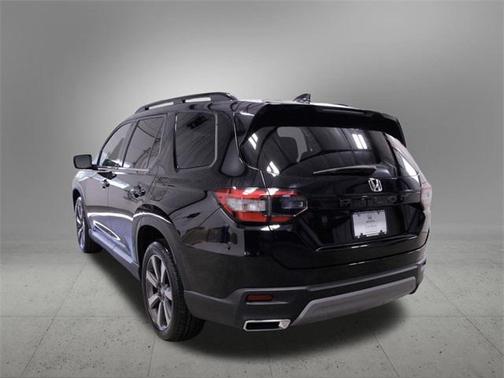 2023 Honda Pilot Touring 8-Passenger