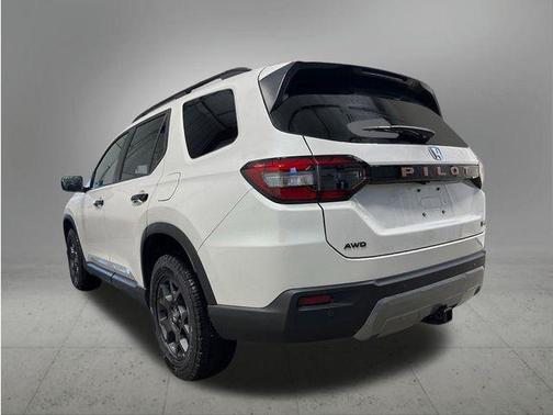 Platinum White Pearl 2026 Honda Pilot TrailSport