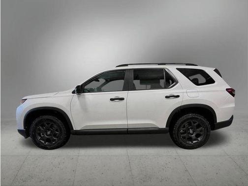 Platinum White Pearl 2026 Honda Pilot TrailSport