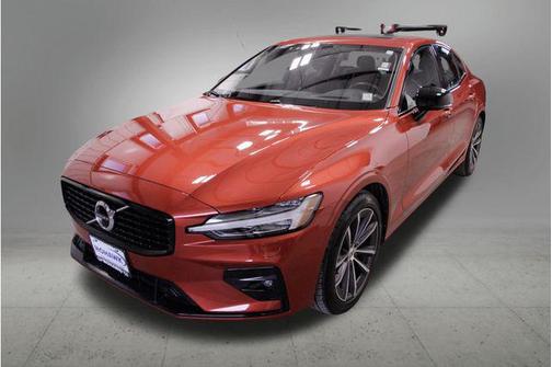 2022 Volvo S60 T5 Momentum