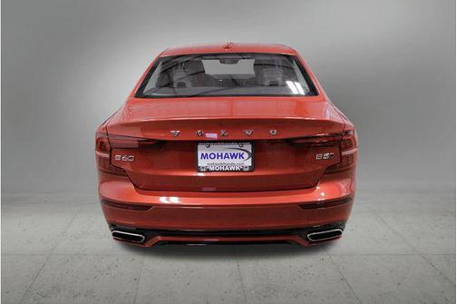 2022 Volvo S60 T5 Momentum