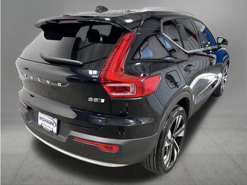 Onyx Black Metallic 2023 Volvo XC40 B5 Ultimate Bright Theme