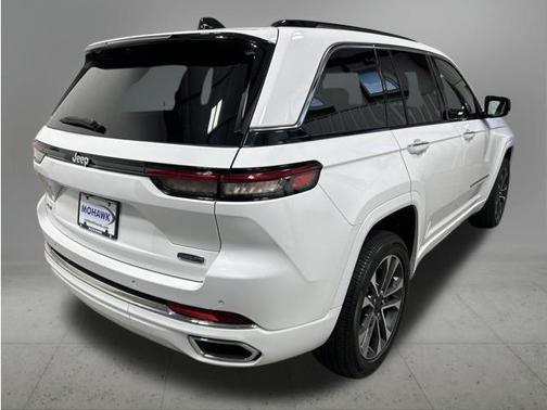 Bright White Clearcoat 2023 Jeep Grand Cherokee Overland