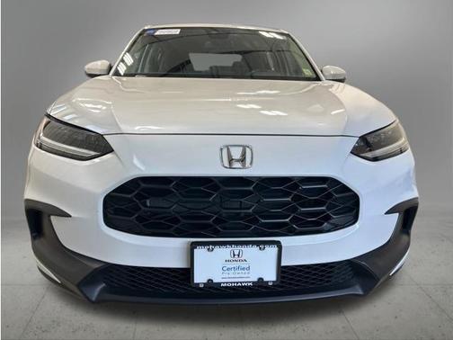 Platinum White Pearl 2024 Honda HR-V LX