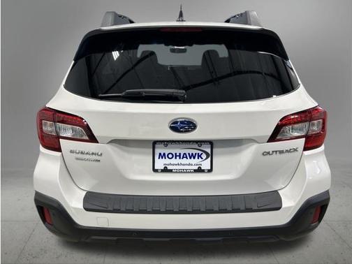 Crystal White Pearl 2019 Subaru Outback 2.5i Limited