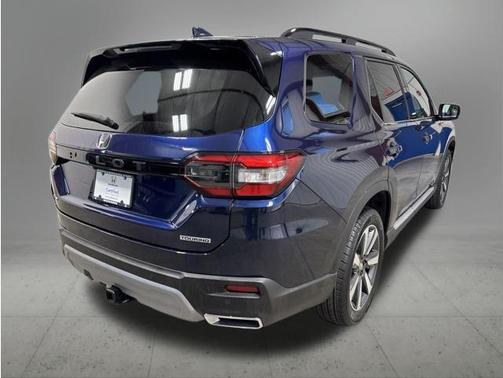 Obsidian Blue Pearl 2025 Honda Pilot Touring 8-Passenger