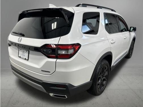 Platinum White Pearl 2025 Honda Pilot Touring 8-Passenger