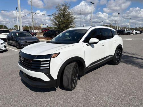 2025 Nissan Kicks SR