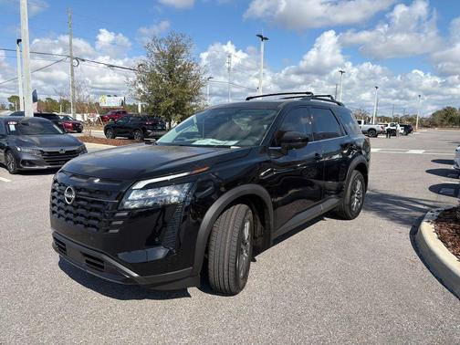 2026 Nissan Pathfinder SV