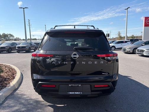 2026 Nissan Pathfinder SV