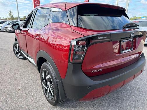 2025 Nissan Kicks SV