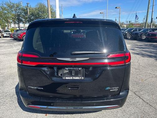 2024 Chrysler Pacifica Hybrid Select
