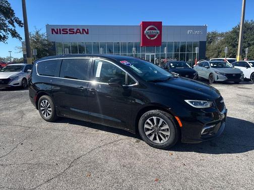 2024 Chrysler Pacifica Hybrid Select