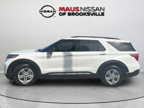 White 2023 Ford Explorer XLT