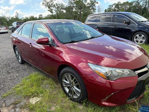 Pearl 2017 Toyota Camry SE