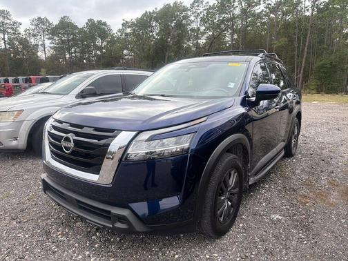 2022 Nissan Pathfinder SV