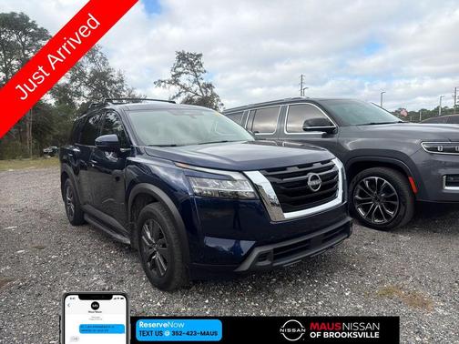 2022 Nissan Pathfinder SV