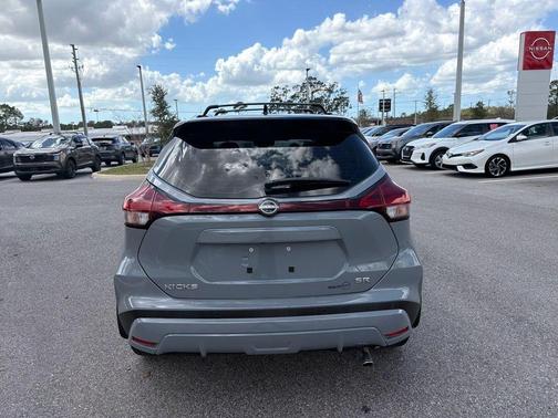 2022 Nissan Kicks SR