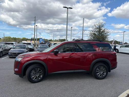 2026 Nissan Pathfinder SV