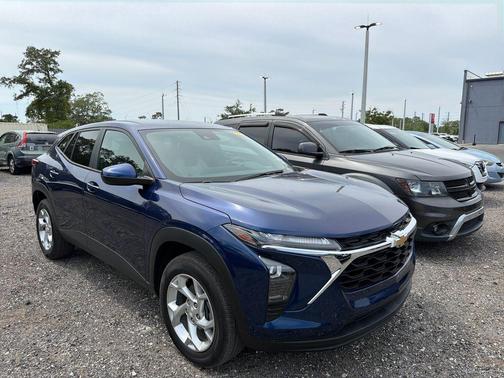 Blue Glow Metallic 2024 Chevrolet Trax LS