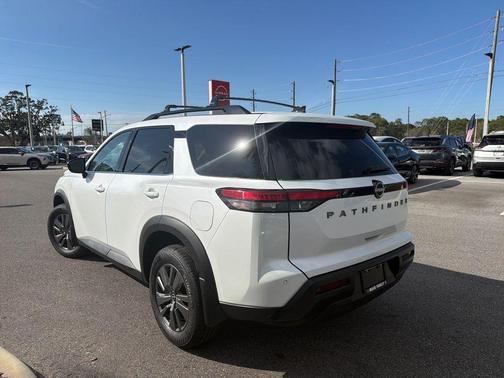 2026 Nissan Pathfinder SV