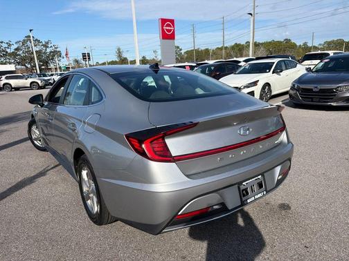 2022 Hyundai SONATA SE