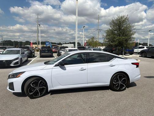 2025 Nissan Altima SR