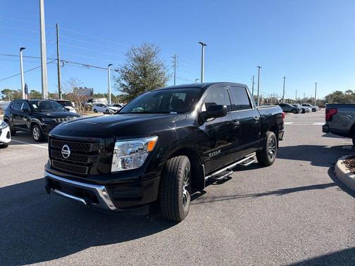 2022 Nissan Titan SV