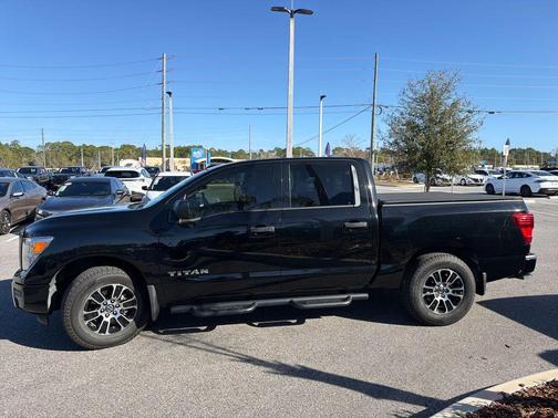 2022 Nissan Titan SV