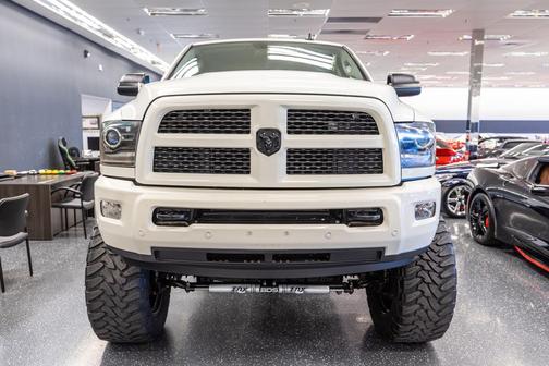 2017 RAM 3500 Laramie Crew Cab 4x4 6'4' Box