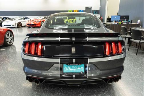 Magnetic 2016 Ford Shelby GT350 Base