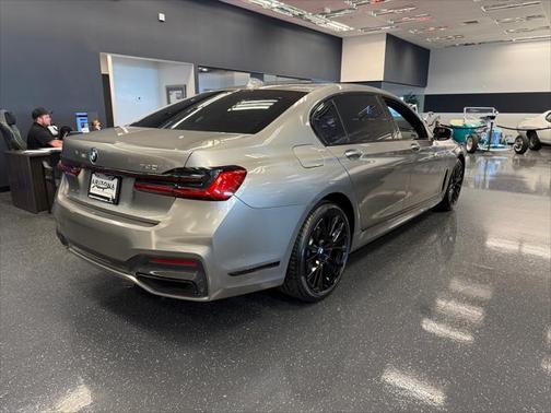 2022 BMW 740 i