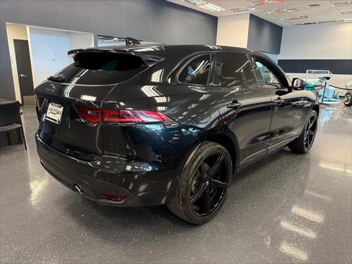 2017 Jaguar F-PACE 35t R-Sport