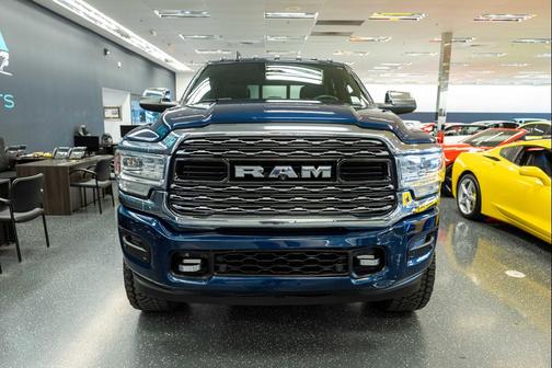 2019 RAM 2500 Limited Crew Cab 4x4 6'4' Box