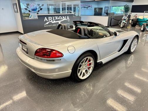 2005 Dodge Viper SRT10