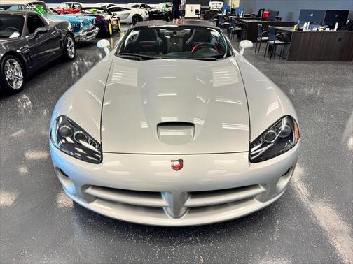 2005 Dodge Viper SRT10