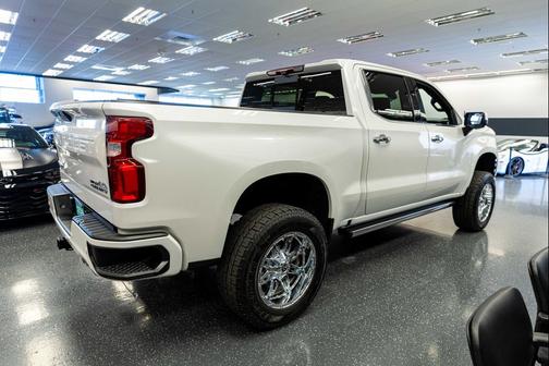 Iridescent Pearl Tricoat 2021 Chevrolet Silverado 1500 High Country