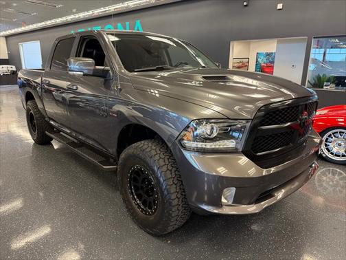 2017 RAM 1500 Night Crew Cab 4x4 5'7' Box